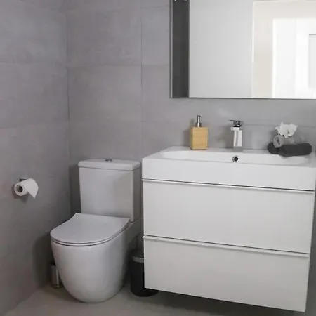 Wunderschoene, Nagelneu Renovierte Strandwohnung * 卡拉德米哈斯