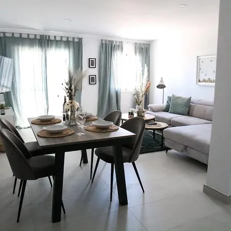 Wunderschoene, Nagelneu Renovierte Strandwohnung 卡拉德米哈斯