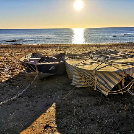 Wunderschoene, Nagelneu Renovierte Strandwohnung 卡拉德米哈斯