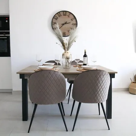 Wunderschoene, Nagelneu Renovierte Strandwohnung 卡拉德米哈斯
